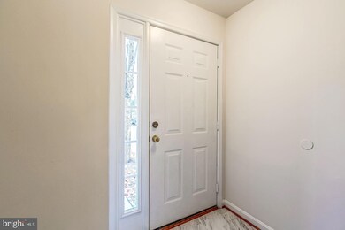 23099 Fontwell Square, Sterling, VA 20166 - photo 4