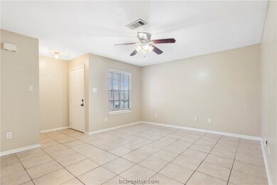 1202 Vinyard A - entry and living room