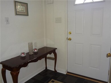 Entry/Foyer.