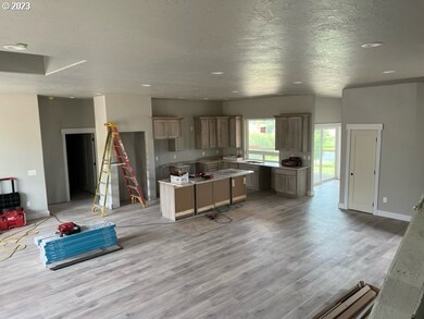 738 SW Runnion Ave, Pendleton, OR 97801 - photo 6