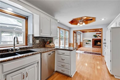 8346 Oakview Cir, Lenexa, KS 66215 - photo 2