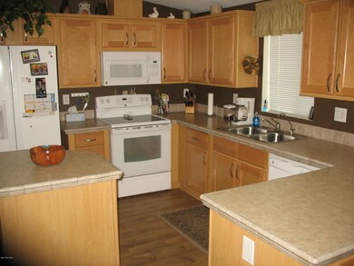 5644 Circle Z Kitchen