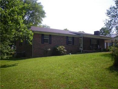 121 Flower St, Linden, TN 37096 - photo 2