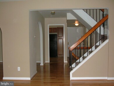 6006 Forrest Hollow Ln, Springfield, VA 22152 - photo 6