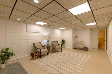 2122 Crescent Dr, Cedar Falls, IA 50613 - photo 7