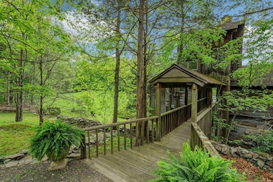 32 Beeholm Rd, Redding, CT 06896 - photo 3