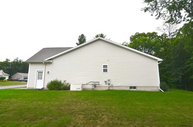 12 Garnet Ln, Schenectady, NY 12302 - photo 5