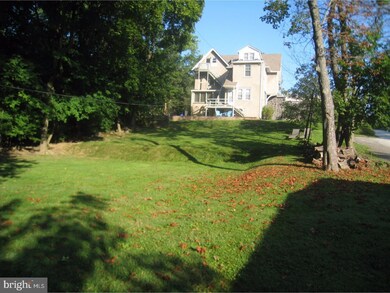 136 W Wayne Ave, Wayne, PA 19087 - photo 3