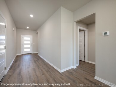 1205 Stonebrook St, Claremore, OK 74017 - photo 4