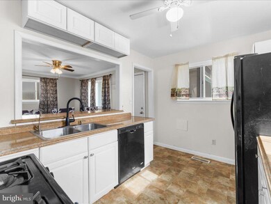 410 Carmody Hills Dr, Capitol Heights, MD 20743 - photo 2