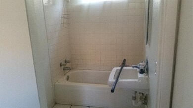 each unit has tub/shower