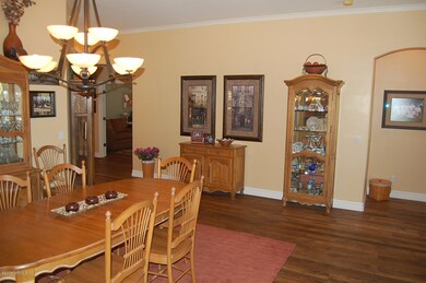 07  Dining Area (2)