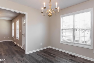 005-photo-dining-room-7773760