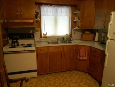 3247 Water St, Whitehall, PA 18052 - photo 3