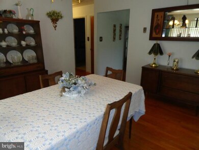 7825 Belgaro Rd, Laurel, MD 20723 - photo 6