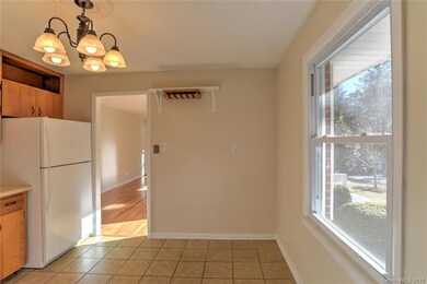 Nice, sunny breakfast area in your kitchen.