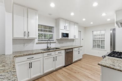 5517 Aspen St, Houston, TX 77081 - photo 6