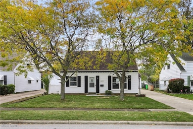 26430 Drakefield Ave, Euclid, OH 44132 - photo 2