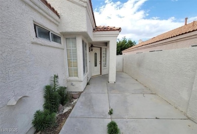 9820 Cross Creek Way, Las Vegas, NV 89117 - photo 3
