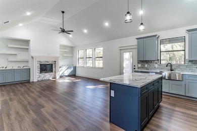 521 W Oakdale St, Cleburne, TX 76031 - photo 5