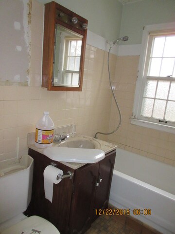 1317 W 6th St, Dixon, IL 61021 - photo 3