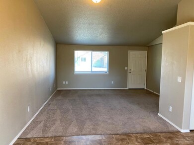 3116 SW Quartz Ave, Redmond, OR 97756 - photo 5