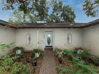 7710 Streamside Dr, Houston, TX 77088 - photo 3