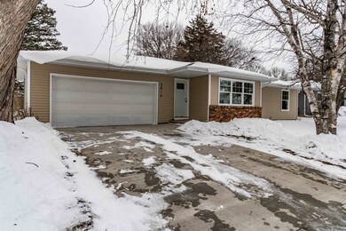 3810 Carlton Dr, Cedar Falls, IA 50613 - photo 2