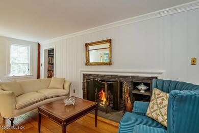 6. 917 South Avenue Living Room