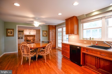 6304 Falling Brook Dr, Burke, VA 22015 - photo 6