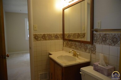 1616 SW Burnett Rd, Topeka, KS 66604 - photo 6