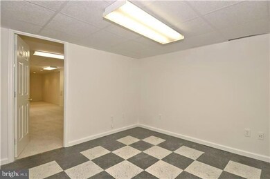 12613 Blue Mountain Ct, North Potomac, MD 20878 - photo 3