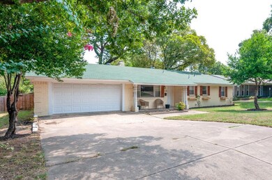 1140 Trailwood Dr, Hurst, TX 76053 - photo 3