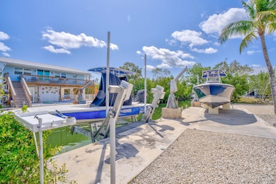 Back, boat lift & davits