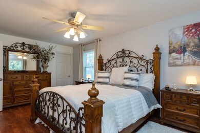 145 Split Oak Rd, Naperville, IL 60565 - photo 6