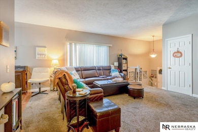 9221 & 9223 Blondo St, Omaha, NE 68134 - photo 5