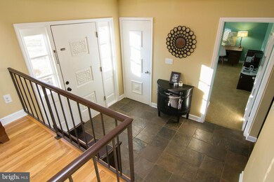 6137 Oak Hill Dr, Sykesville, MD 21784 - photo 5