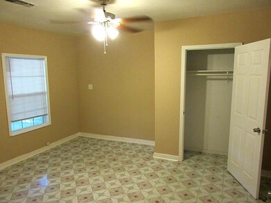 10510 Royal Oaks Dr, Houston, TX 77016 - photo 4