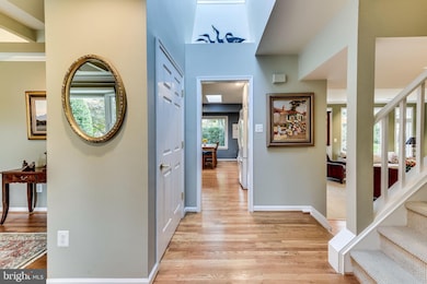 8506 Rehoboth Ct, Vienna, VA 22182 - photo 5