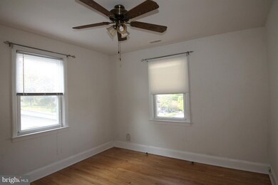 1259 Circle Dr, Halethorpe, MD 21227 - photo 3