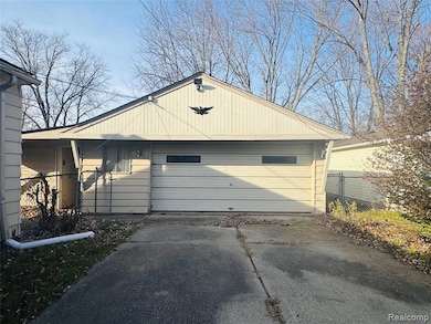 22117 Haynes Ave, Farmington Hills, MI 48336 - photo 3