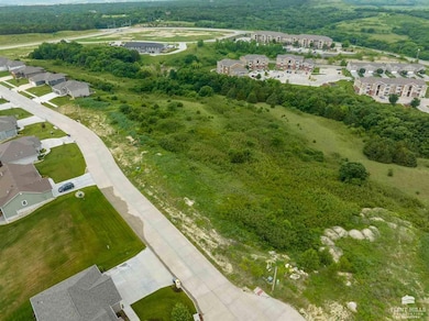 308 Ledgestone Ridge Ct, Manhattan, KS 66503 - photo 5