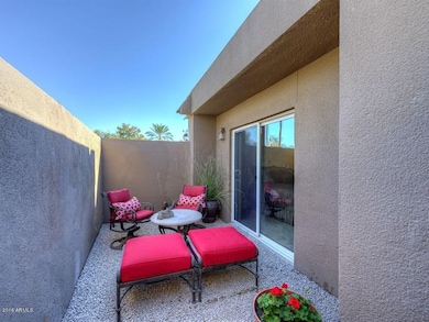 002_Courtyard