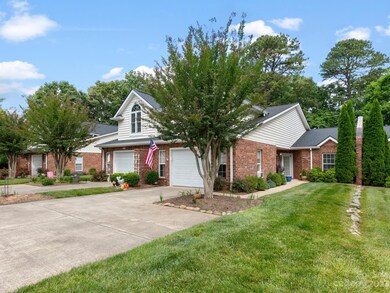 207 Forrestwood Ct, Hendersonville, NC 28792 - photo 2