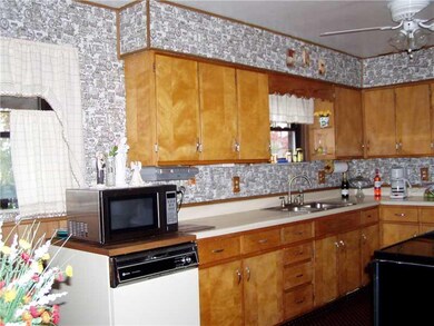 Kitchen. Spacious kitchen/dinette combined.