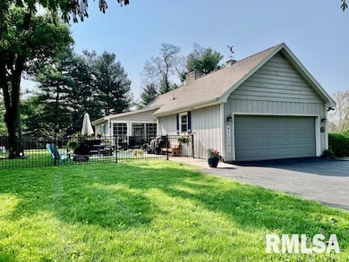 105 James Ln, Jacksonville, IL 62650 - photo 5