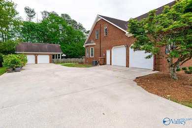 1102 Vines Dr NE, Hartselle, AL 35640 - photo 4