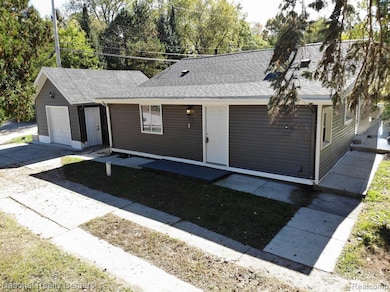 4915 Clarkston Rd, Clarkston, MI 48348 - photo 4