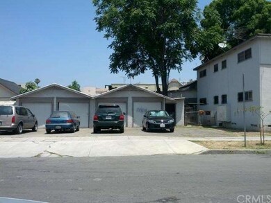 Garage and laundry unit in-between 3911 Middleburr