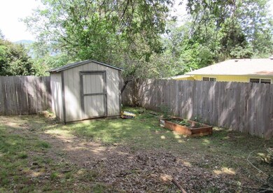1104 NW D St, Grants Pass, OR 97526 - photo 4